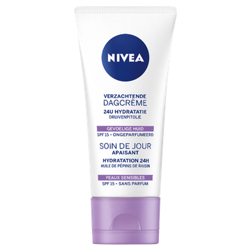 NIVEA Verzachtende Dagcrème SPF15 - 50ml - Hydraterend - Natuurlijke druivenpitolie - Geen Parfum - Gevoelige huid