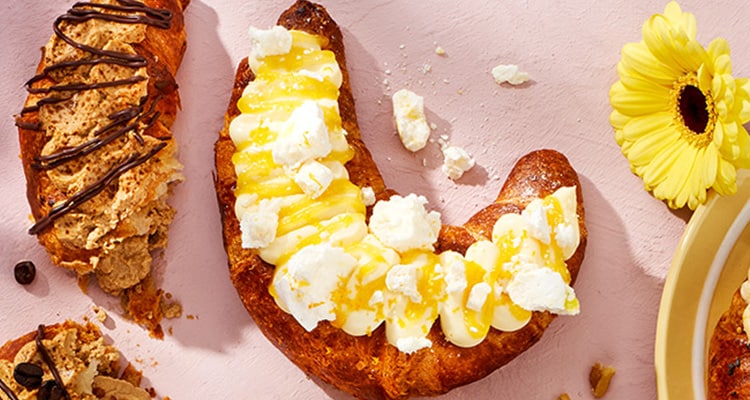 Gevulde croissant met lemon curd