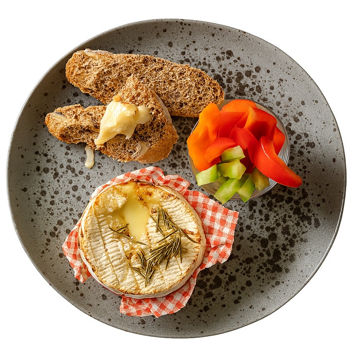 Beeld camembertfondue met dippers