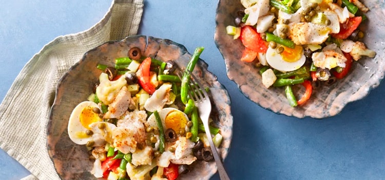 Salade niçoise met kabeljauw