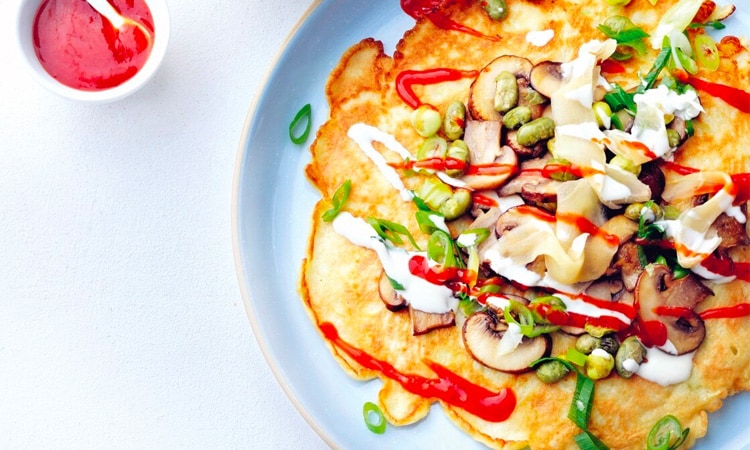 Japanse koolpannenkoeken met champignons