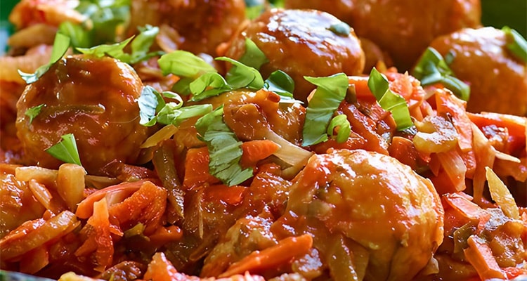 Kippengehaktballetjes op ossobuco wijze