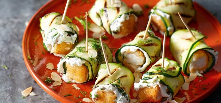Courgetterolletje met zalmburger en ricotta